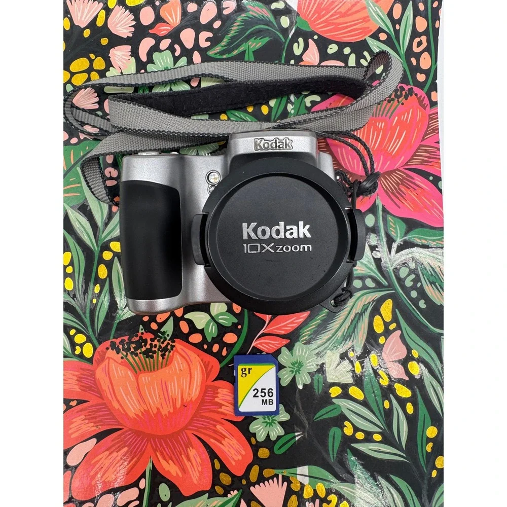 Kodak EasyShare Z740 Digital Camera Silver 5.0MP 10x Optical Zoom with 256MB SD